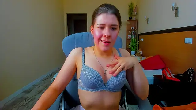 Snapshot of Joannia chatting on October 2, 2025, 7:45 am Joannia online show from October 2, 2025, 7:45 am