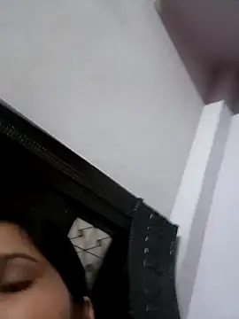 aliya-jaan71 online show from April 13, 2026, 1:26 pm