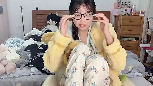 Snapshot of Akong11 chatting on November 26, 2025, 2:50 pm Akong11 online show from November 26, 2025, 2:50 pm