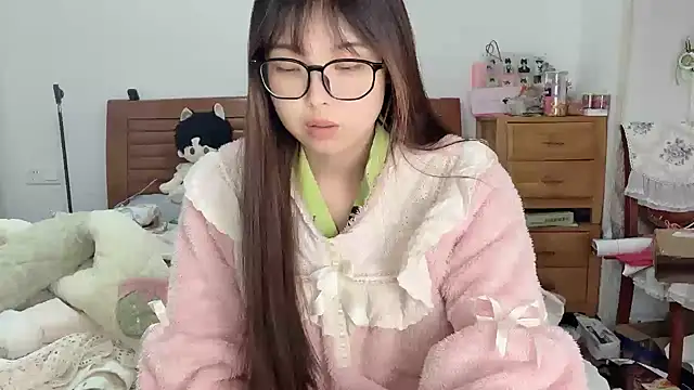 Snapshot of Akong11 chatting on December 1, 2025, 2:56 am Akong11 online show from December 1, 2025, 2:56 am