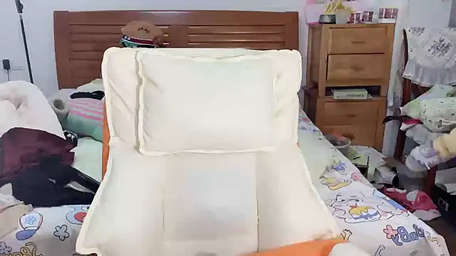 Snapshot of Akong11 chatting on November 10, 2025, 11:21 pm Akong11 online show from November 10, 2025, 11:21 pm