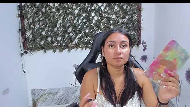 Luna021 1 online show from December 3, 2025, 8:30 pm