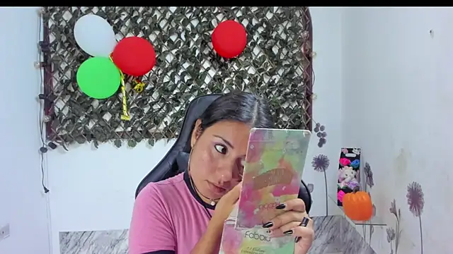 Luna021 1 online show from November 5, 2025, 7:17 pm