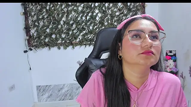 Luna021 1 online show from October 23, 2025, 8:07 pm