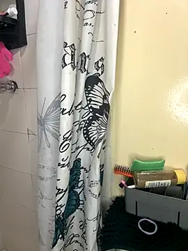 Snapshot of polylove18 chatting on December 2, 2025, 9:38 pm polylove18 online show from December 2, 2025, 9:38 pm