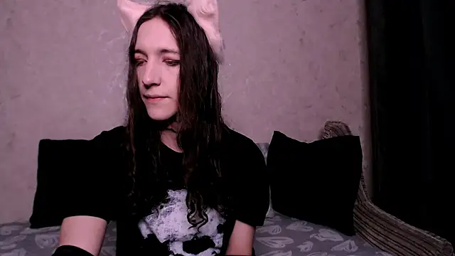 SilverMuse  online show from October 27, 2025, 2:12 am