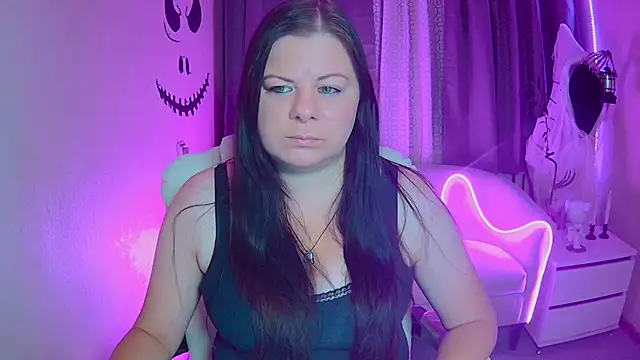 Snapshot of BritneyRaine chatting on October 28, 2025, 1:32 pm BritneyRaine online show from October 28, 2025, 1:32 pm