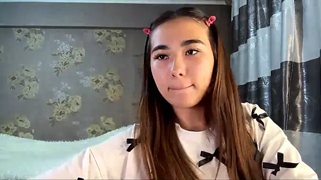 Snapshot of BahaiHeaven chatting on November 6, 2025, 11:03 am BahaiHeaven online show from November 6, 2025, 11:03 am