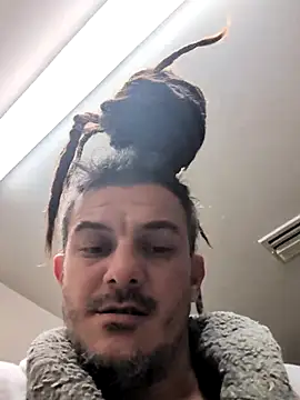 Snapshot of Clownboi17 chatting on November 20, 2025, 5:41 am Clownboi17 online show from November 20, 2025, 5:41 am