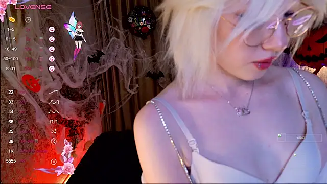 AlettaEve online show from October 30, 2025, 3:09 pm