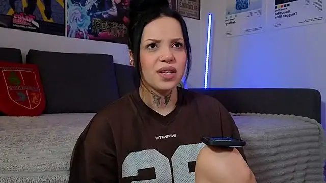 KiraQuinn1 online show from April 23, 2026, 4:52 pm