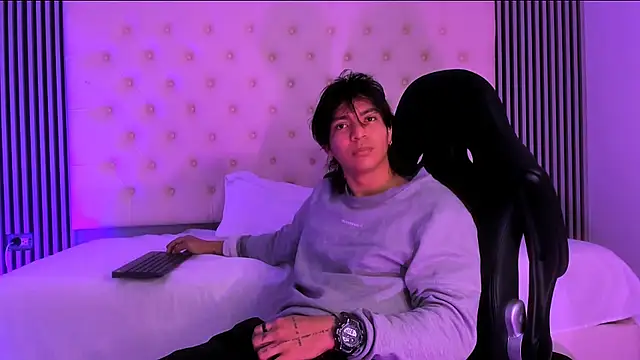 toji luxxer online show from November 11, 2025, 10:04 pm