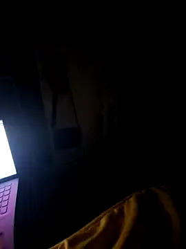 Snapshot of emr077 chatting on June 25, 2026, 2:42 am emr077 online show from June 25, 2026, 2:42 am