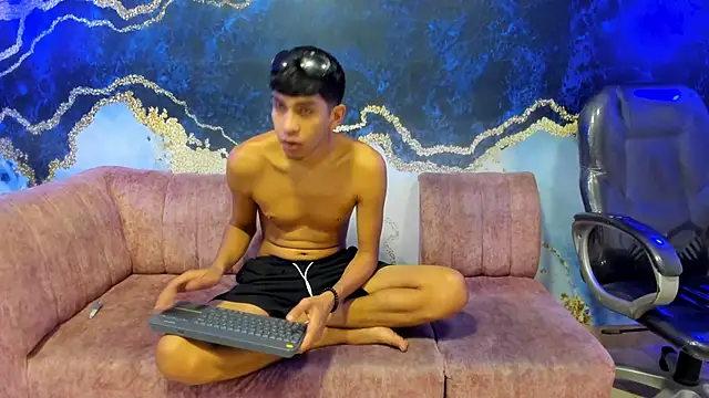 Juicy Creww online show from November 15, 2025, 9:24 am