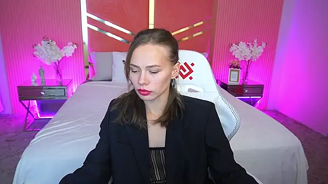 Snapshot of ShyySiren chatting on October 1, 2025, 6:18 am ShyySiren online show from October 1, 2025, 6:18 am