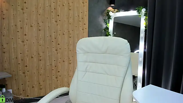 Snapshot of Amelie_R0se chatting on October 13, 2025, 4:14 am Amelie R0se online show from October 13, 2025, 4:14 am