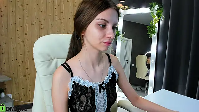 Snapshot of Amelie_R0se chatting on October 17, 2025, 4:05 am Amelie R0se online show from October 17, 2025, 4:05 am