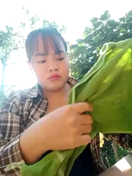 Snapshot of emilyzz chatting on November 22, 2025, 1:37 am emilyzz online show from November 22, 2025, 1:37 am