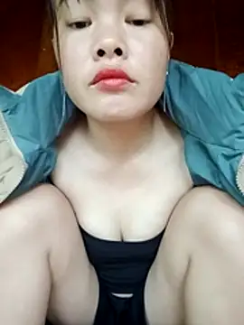 Snapshot of emilyzz chatting on November 1, 2025, 1:45 am emilyzz online show from November 1, 2025, 1:45 am