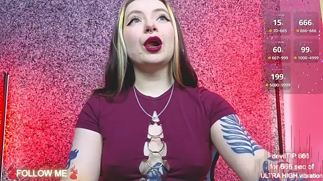 Snapshot of CarolinaReaperr chatting on November 22, 2025, 1:21 pm CarolinaReaperr online show from November 22, 2025, 1:21 pm