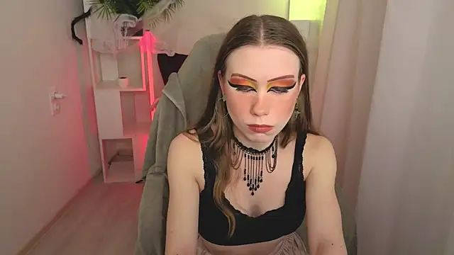 KarenSmitht online show from October 28, 2025, 4:06 pm