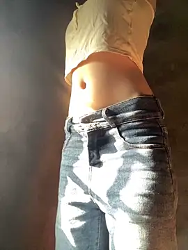 Snapshot of Bella_sexy98 chatting on December 15, 2025, 2:06 am Bella sexy98 online show from December 15, 2025, 2:06 am