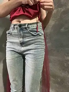 Snapshot of Bella_sexy98 chatting on November 17, 2025, 7:45 am Bella sexy98 online show from November 17, 2025, 7:45 am