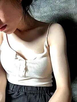 Snapshot of Bella_sexy98 chatting on October 4, 2025, 3:41 am Bella sexy98 online show from October 4, 2025, 3:41 am