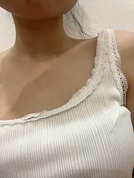 Snapshot of Bella_sexy98 chatting on October 21, 2025, 4:34 am Bella sexy98 online show from October 21, 2025, 4:34 am