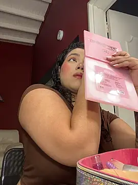 Snapshot of krisstenSantos chatting on October 22, 2025, 12:15 pm krisstenSantos online show from October 22, 2025, 12:15 pm