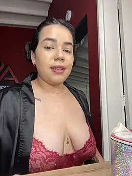 Snapshot of krisstenSantos chatting on November 25, 2025, 12:16 pm krisstenSantos online show from November 25, 2025, 12:16 pm