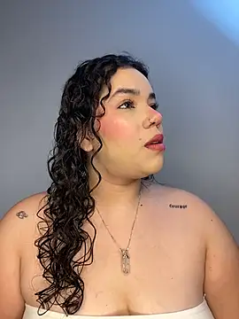 Snapshot of krisstenSantos chatting on November 11, 2025, 12:00 pm krisstenSantos online show from November 11, 2025, 12:00 pm