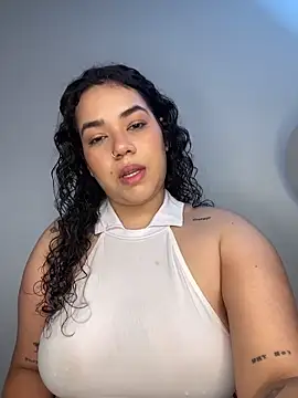 Snapshot of krisstenSantos chatting on October 27, 2025, 2:07 pm krisstenSantos online show from October 27, 2025, 2:07 pm