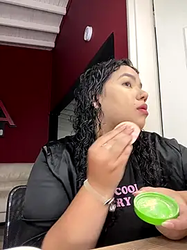 Snapshot of krisstenSantos chatting on September 30, 2025, 12:00 pm krisstenSantos online show from September 30, 2025, 12:00 pm