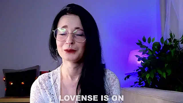 DarcyAspacio online show from March 8, 2026, 11:13 am