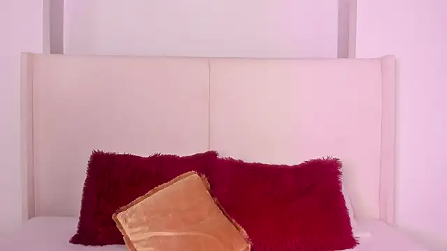 Snapshot of Sofi_glow chatting on May 12, 2026, 9:32 pm Sofi glow online show from May 12, 2026, 9:32 pm