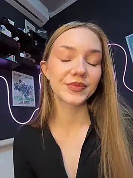 MilaMoone online show from March 1, 2026, 11:10 am