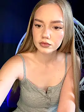 MilaMoone online show from November 18, 2025, 11:02 am