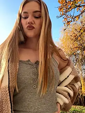 MilaMoone online show from November 27, 2025, 11:43 am