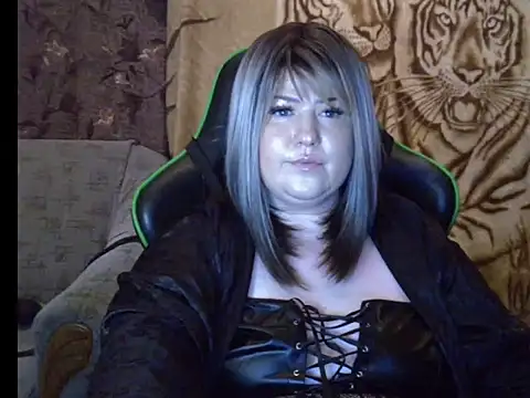 Snapshot of YuliiaSan chatting on November 27, 2025, 4:18 pm YuliiaSan online show from November 27, 2025, 4:18 pm