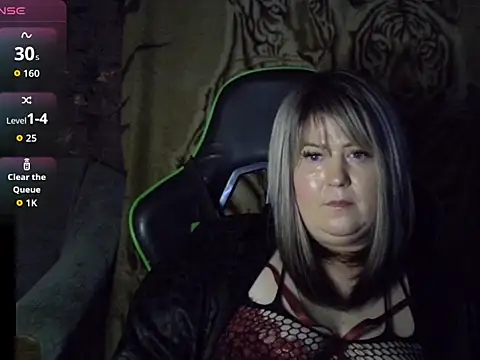 Snapshot of YuliiaSan chatting on November 10, 2025, 4:23 pm YuliiaSan online show from November 10, 2025, 4:23 pm