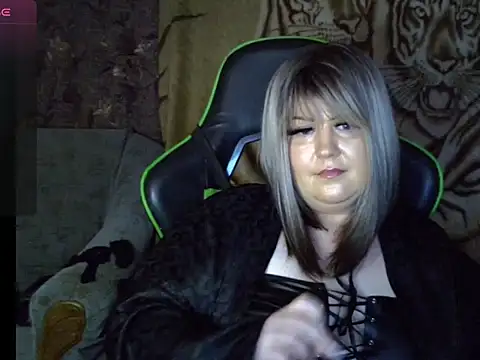 Snapshot of YuliiaSan chatting on November 9, 2025, 7:12 am YuliiaSan online show from November 9, 2025, 7:12 am