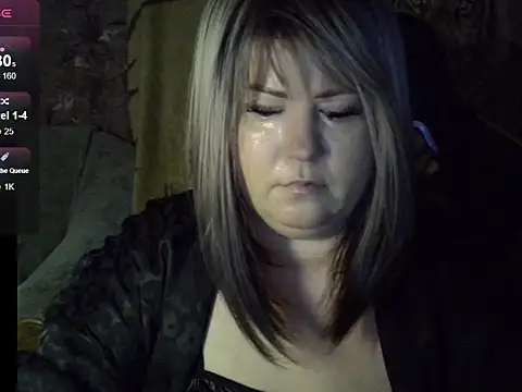 Snapshot of YuliiaSan chatting on November 10, 2025, 4:17 am YuliiaSan online show from November 10, 2025, 4:17 am