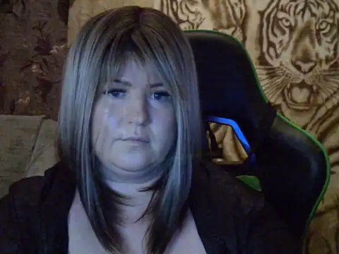 Snapshot of YuliiaSan chatting on December 5, 2025, 7:12 pm YuliiaSan online show from December 5, 2025, 7:12 pm