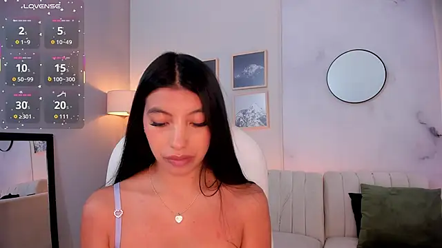 Snapshot of Tiffany_Low chatting on November 20, 2025, 12:28 pm Tiffany Low online show from November 20, 2025, 12:28 pm