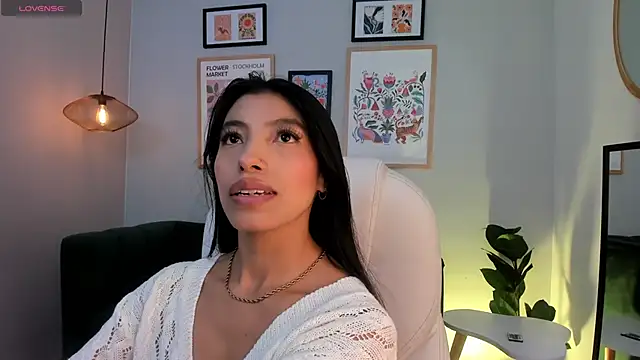 Tiffany Low online show from April 19, 2026, 3:24 pm