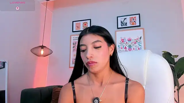 Tiffany Low online show from July 19, 2026, 12:57 pm