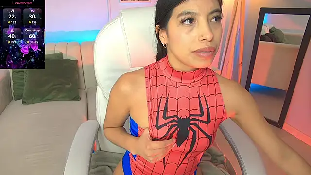 Snapshot of Tiffany_Low chatting on October 26, 2025, 4:29 pm Tiffany Low online show from October 26, 2025, 4:29 pm