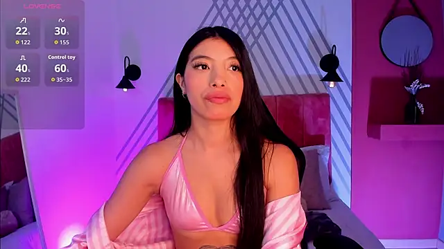 Snapshot of Tiffany_Low chatting on September 25, 2025, 2:12 pm Tiffany Low online show from September 25, 2025, 2:12 pm