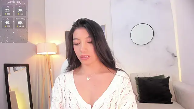 Snapshot of Tiffany_Low chatting on November 8, 2025, 1:25 pm Tiffany Low online show from November 8, 2025, 1:25 pm